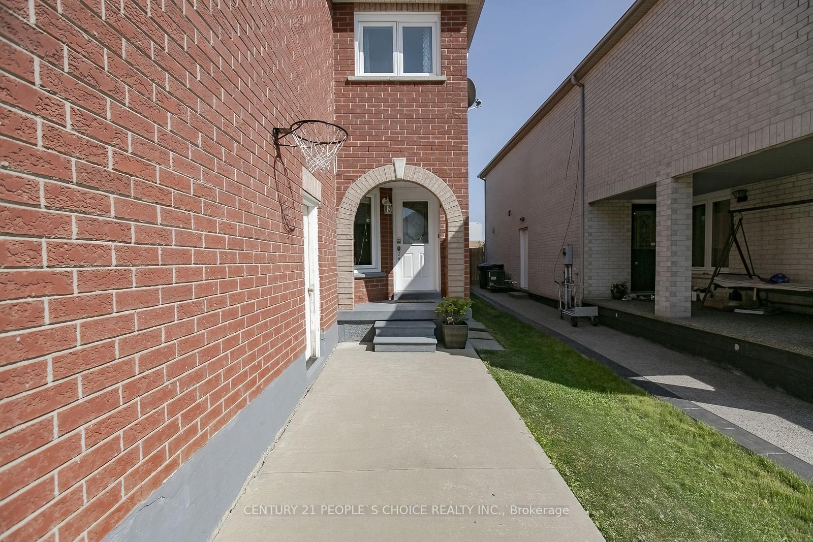 Photo 28 of 27 Caruso Drive, Brampton, Fletcher's West — HOMEH