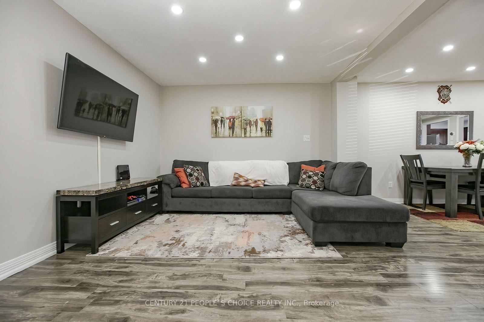 Photo 4 of 27 Caruso Drive, Brampton, Fletcher's West — HOMEH