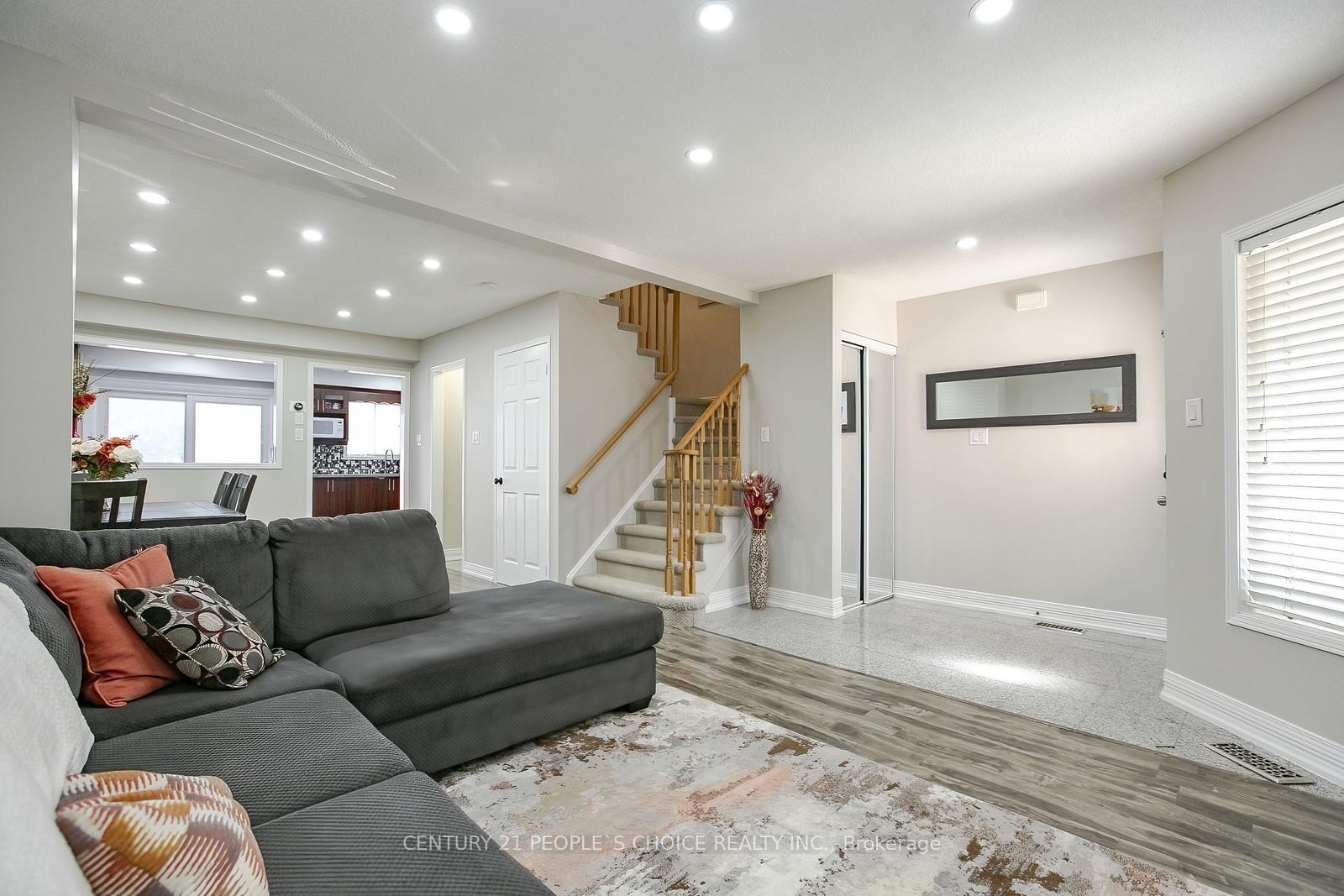 Photo 5 of 27 Caruso Drive, Brampton, Fletcher's West — HOMEH