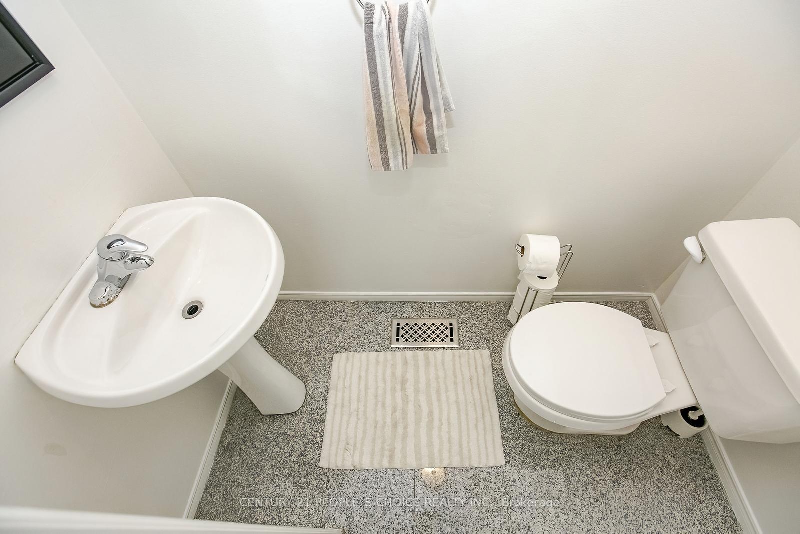 Photo 6 of 27 Caruso Drive, Brampton, Fletcher's West — HOMEH