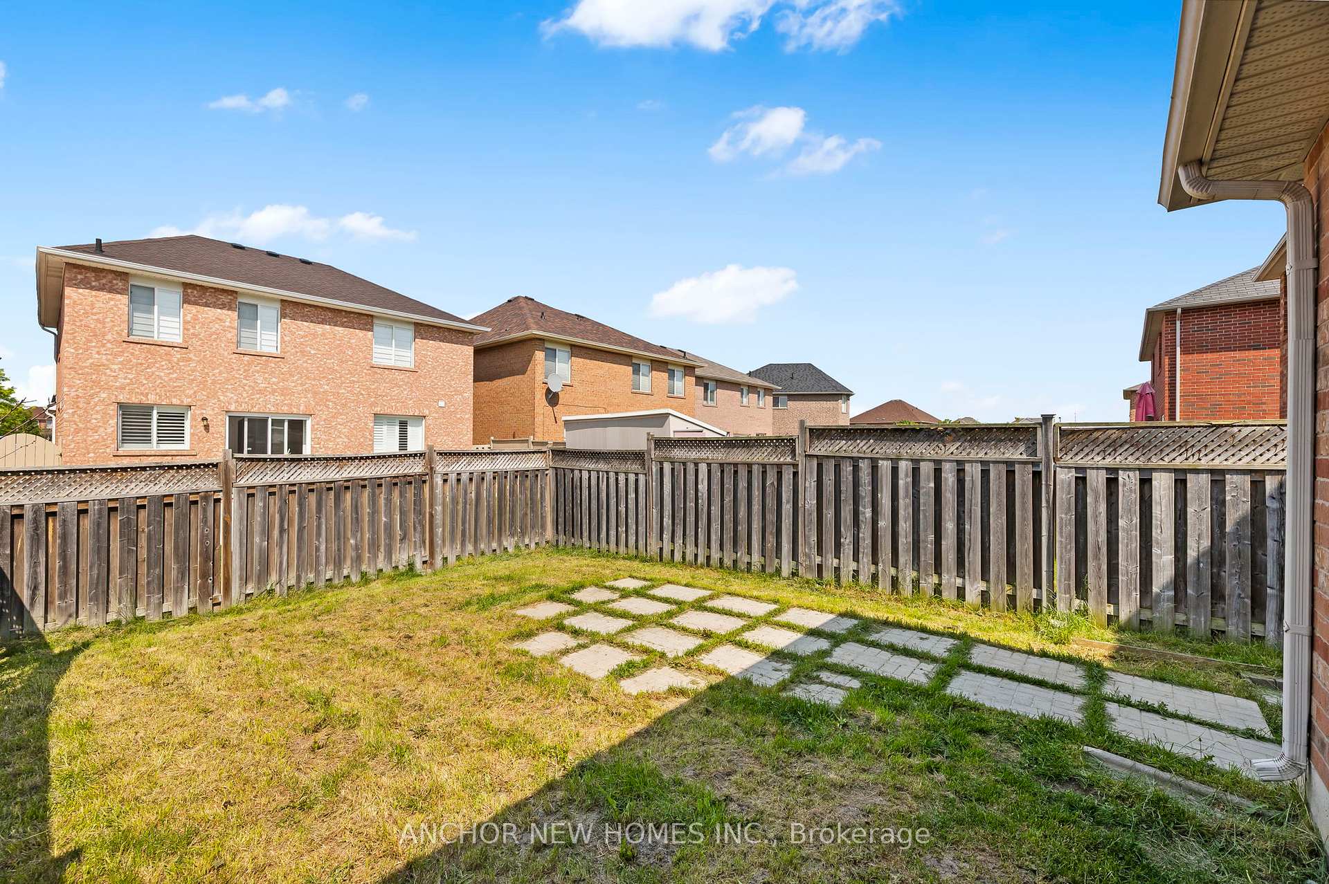 Photo 25 of 29 Levida Street, Brampton, Vales of Castlemore — HOMEH