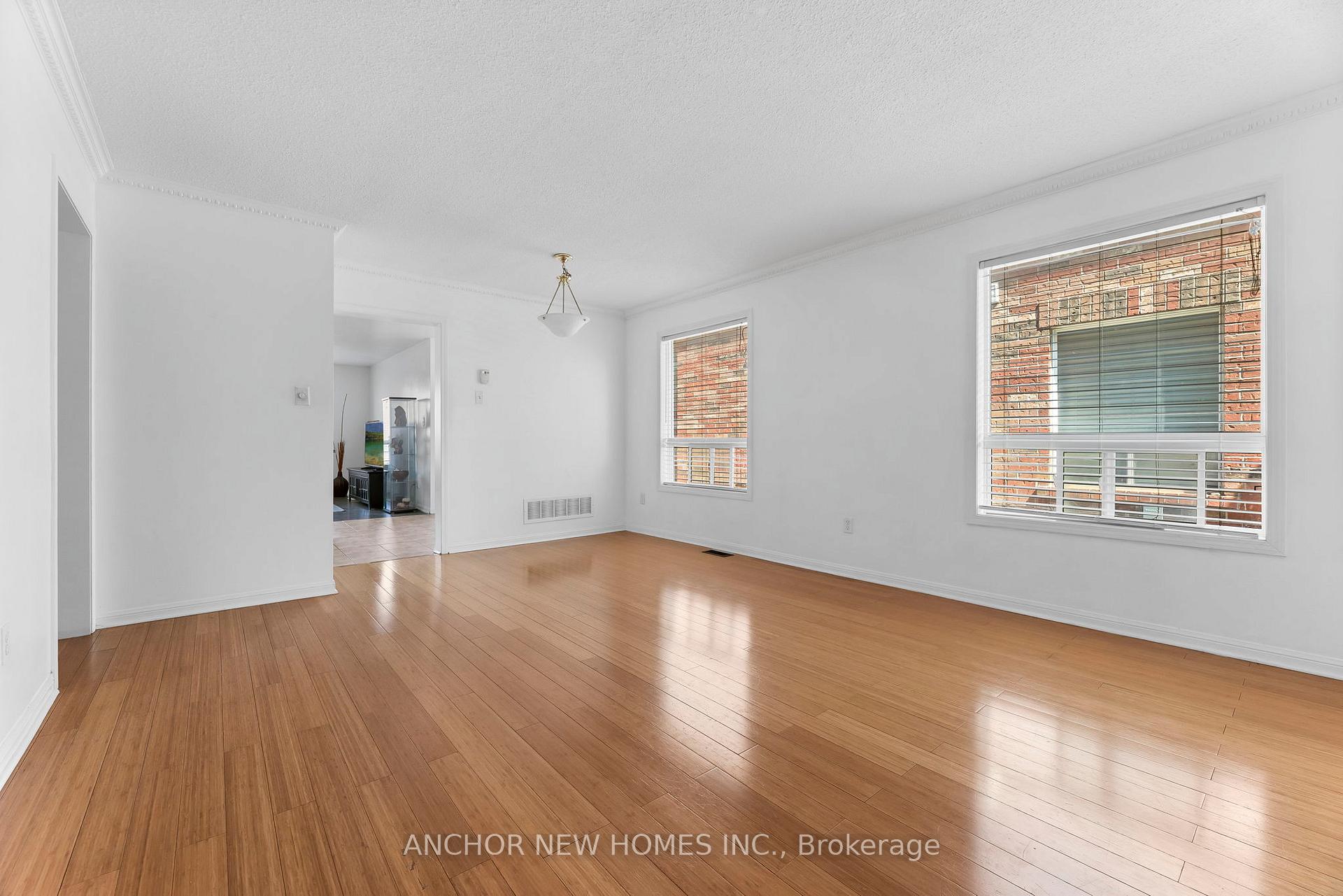 Photo 9 of 29 Levida Street, Brampton, Vales of Castlemore — HOMEH