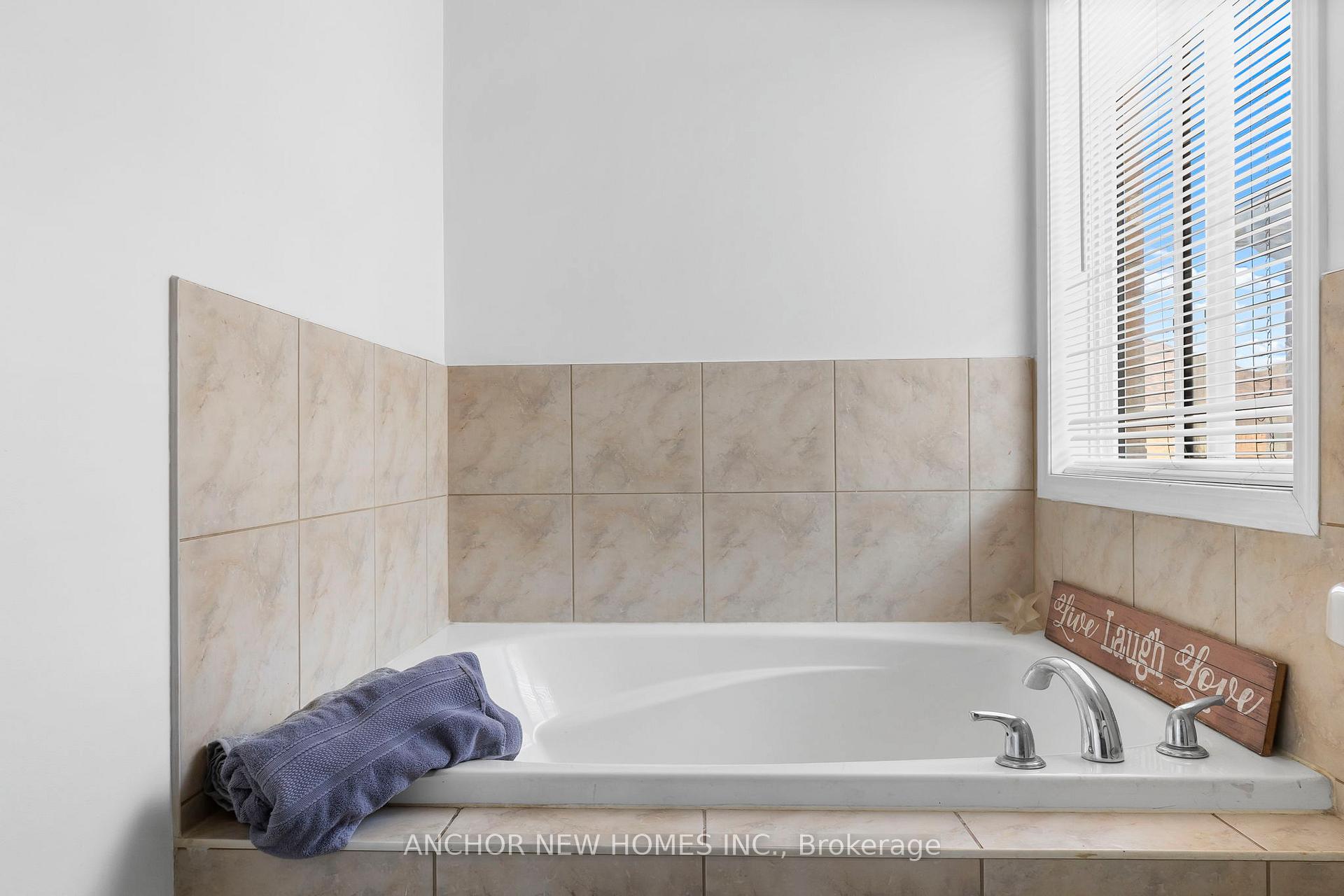 Photo 11 of 29 Levida Street, Brampton, Vales of Castlemore — HOMEH