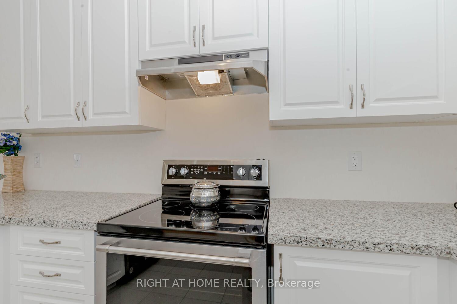 Photo 20 of 12 Donald Stewart Road, Brampton, Northwest Brampton — HOMEH