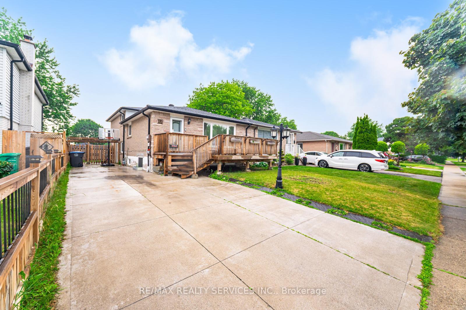 Photo 1 of 17 Garside Crescent, Brampton, Northgate — HOMEH