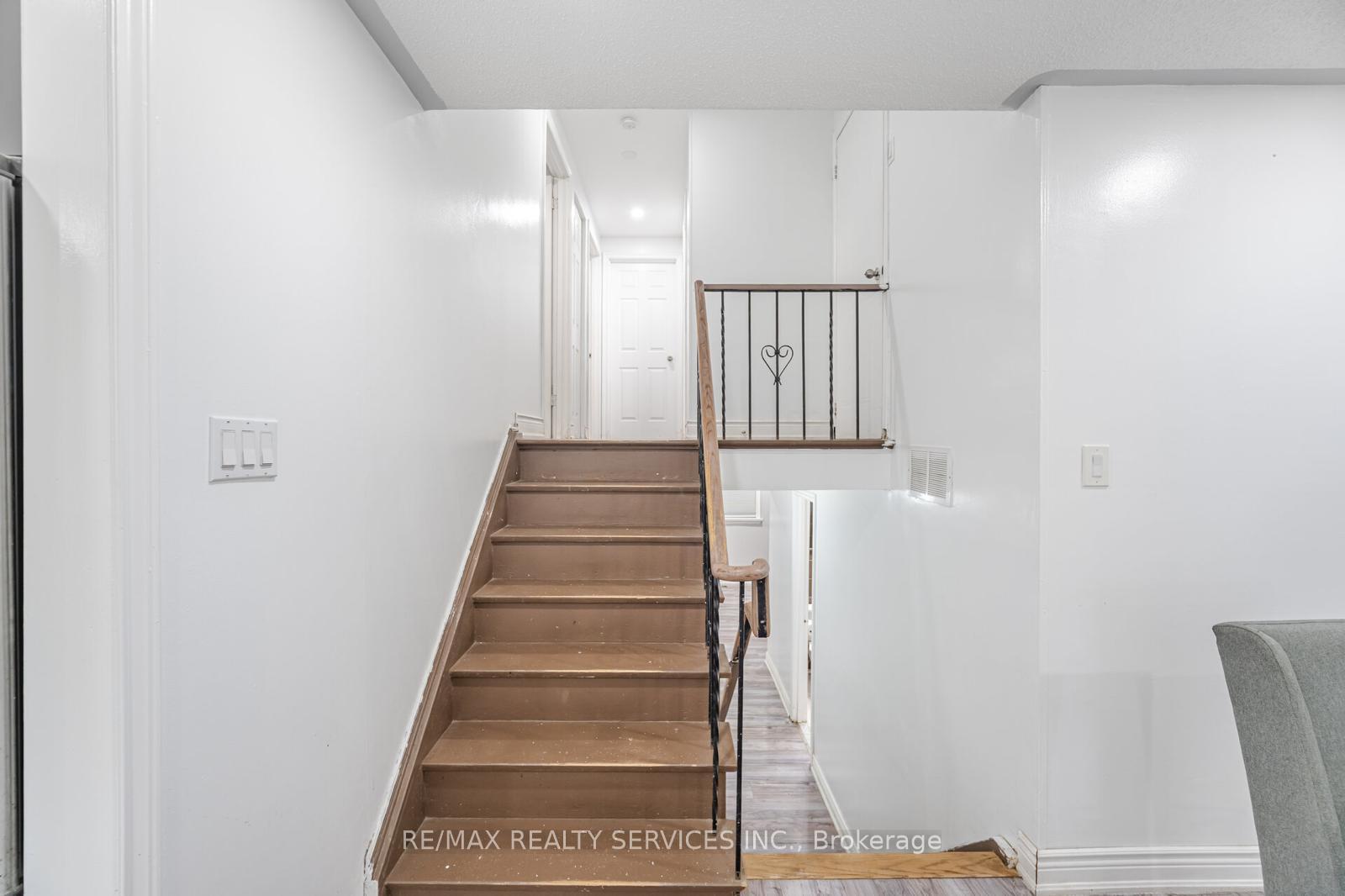 Photo 15 of 17 Garside Crescent, Brampton, Northgate — HOMEH