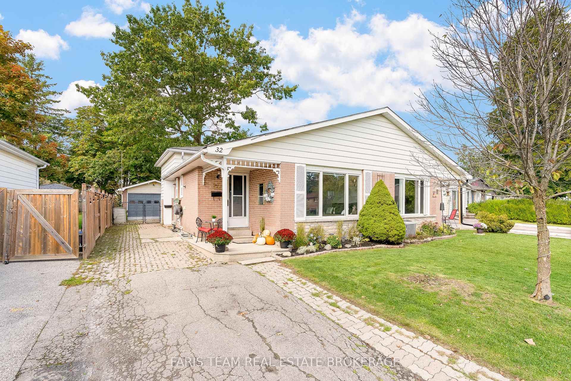 Photo 1 of 32 Burbank Place, Barrie, Wellington — HOMEH