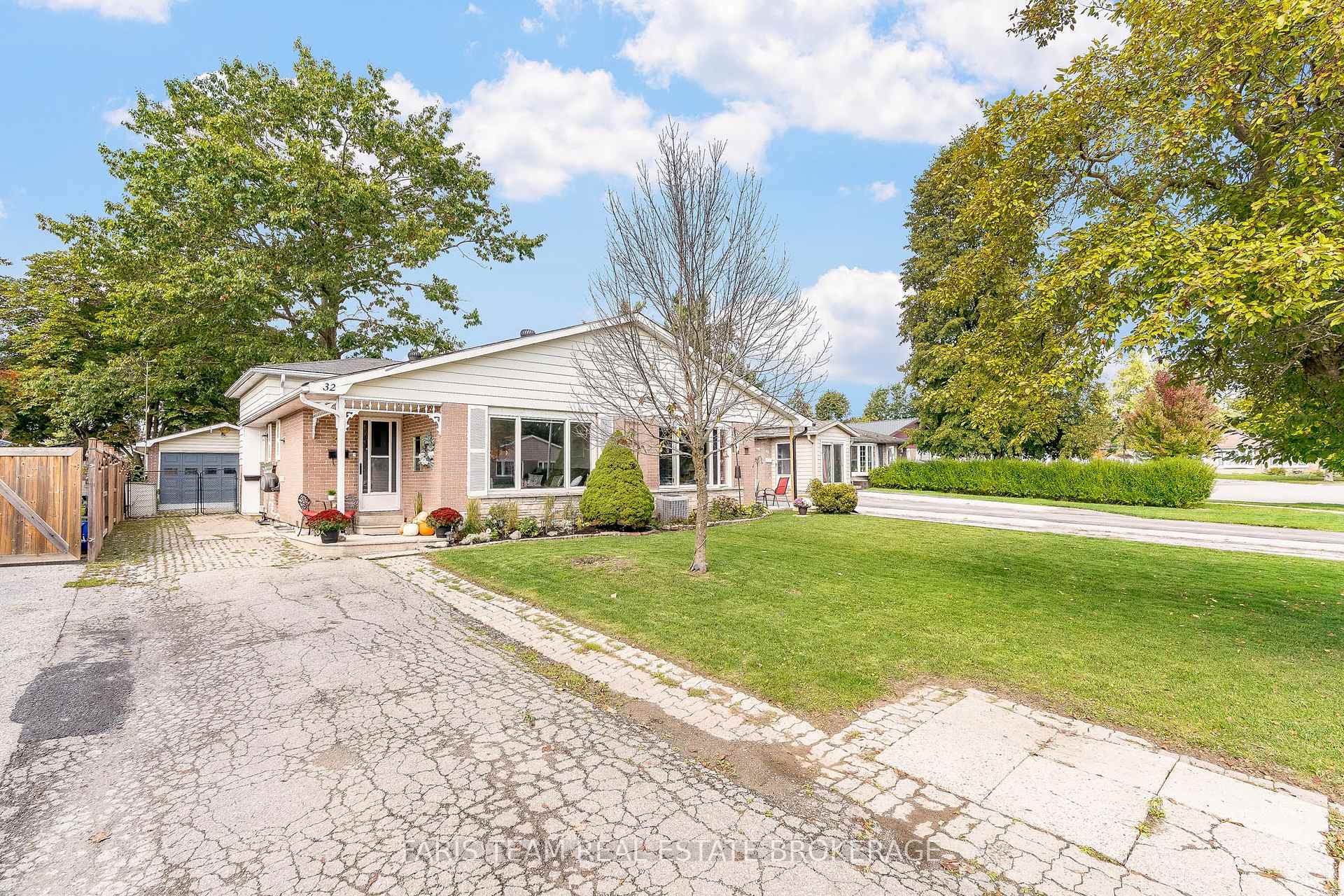 Photo 5 of 32 Burbank Place, Barrie, Wellington — HOMEH