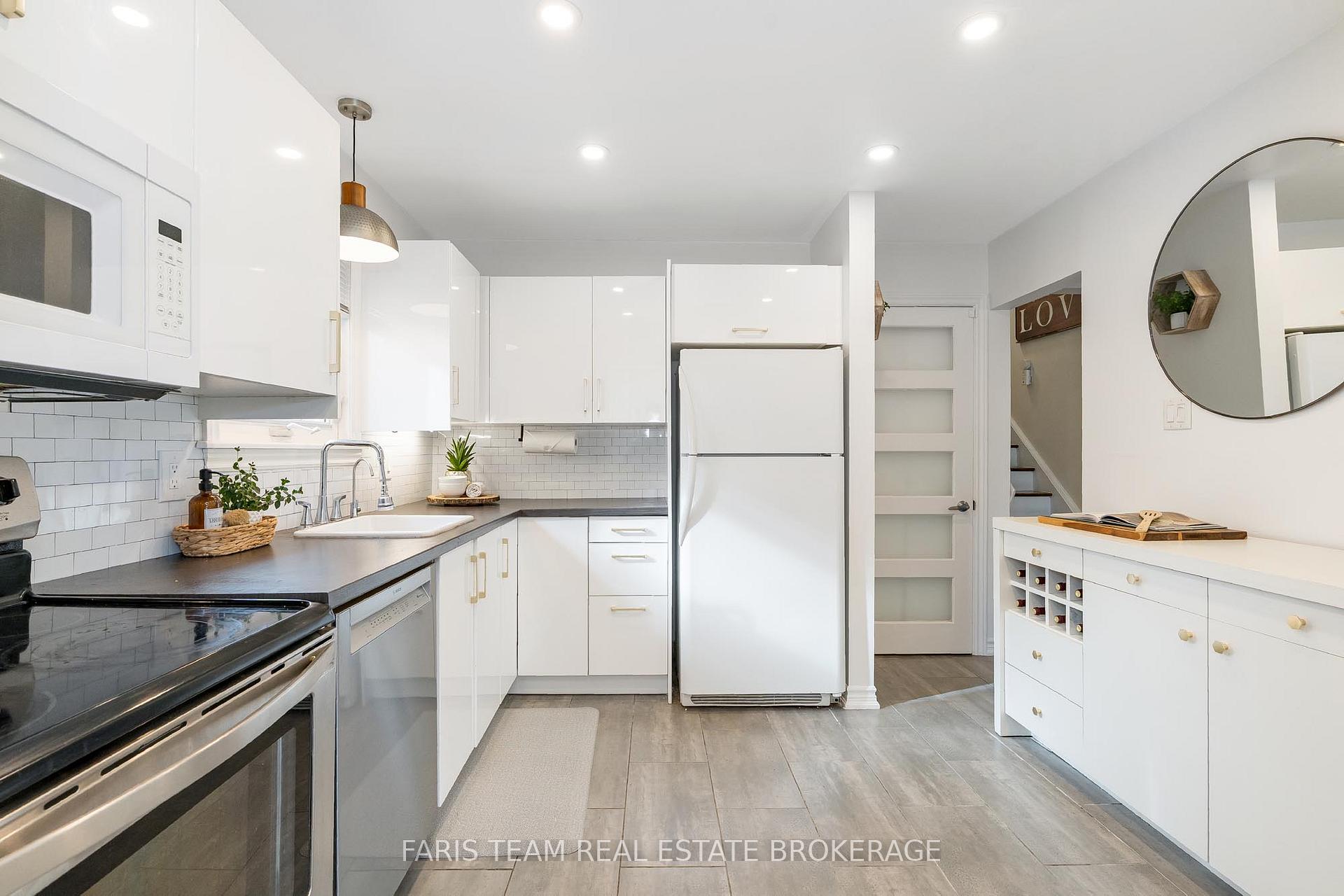 Photo 7 of 32 Burbank Place, Barrie, Wellington — HOMEH