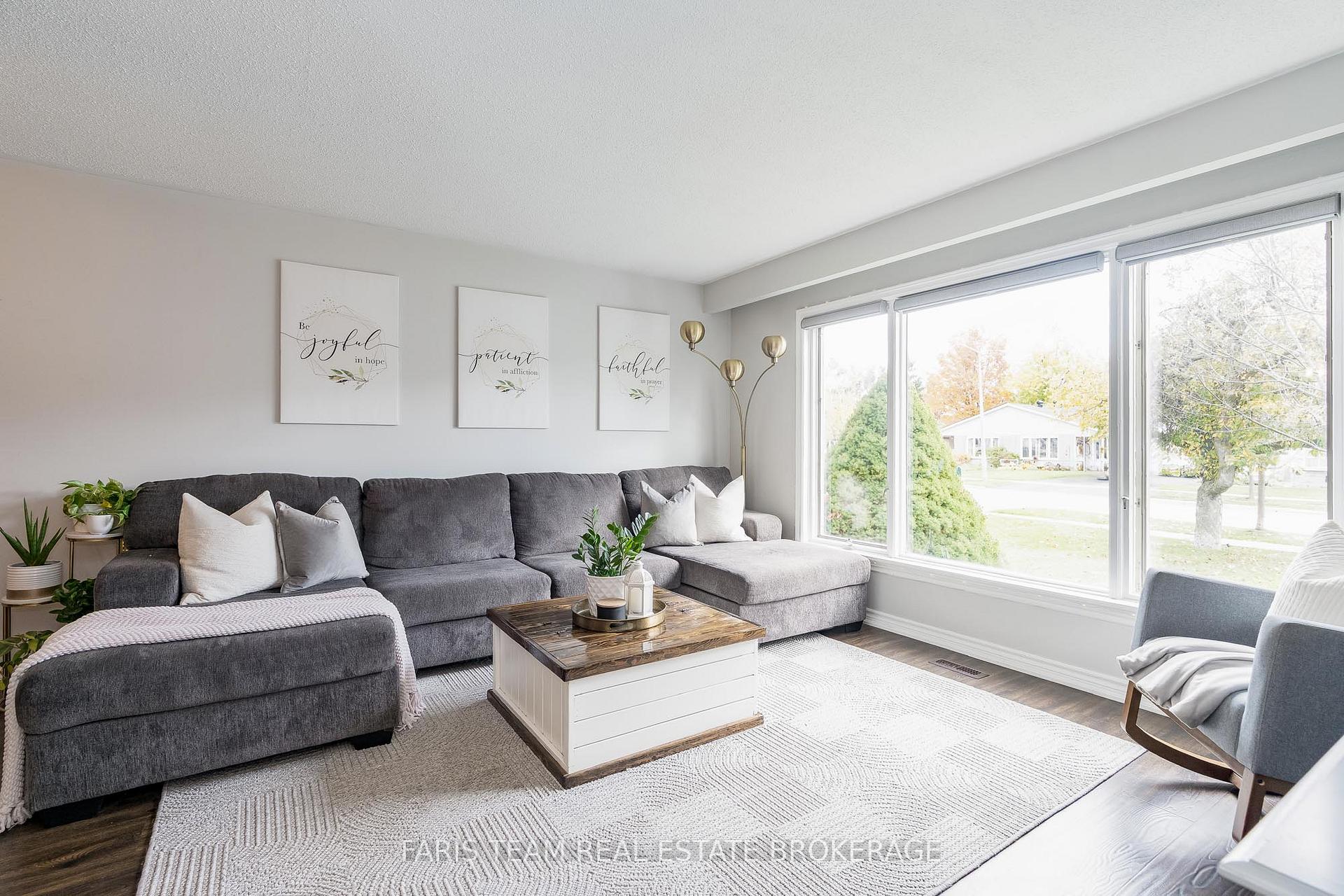 Photo 11 of 32 Burbank Place, Barrie, Wellington — HOMEH