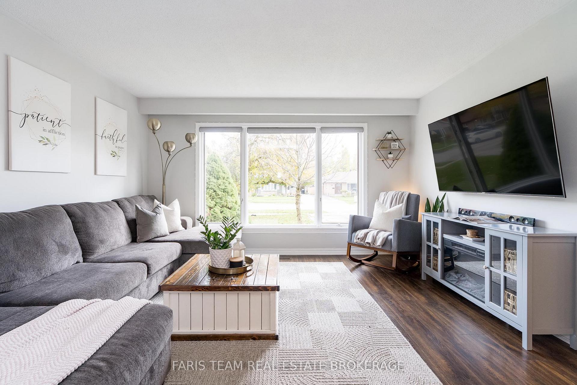 Photo 12 of 32 Burbank Place, Barrie, Wellington — HOMEH