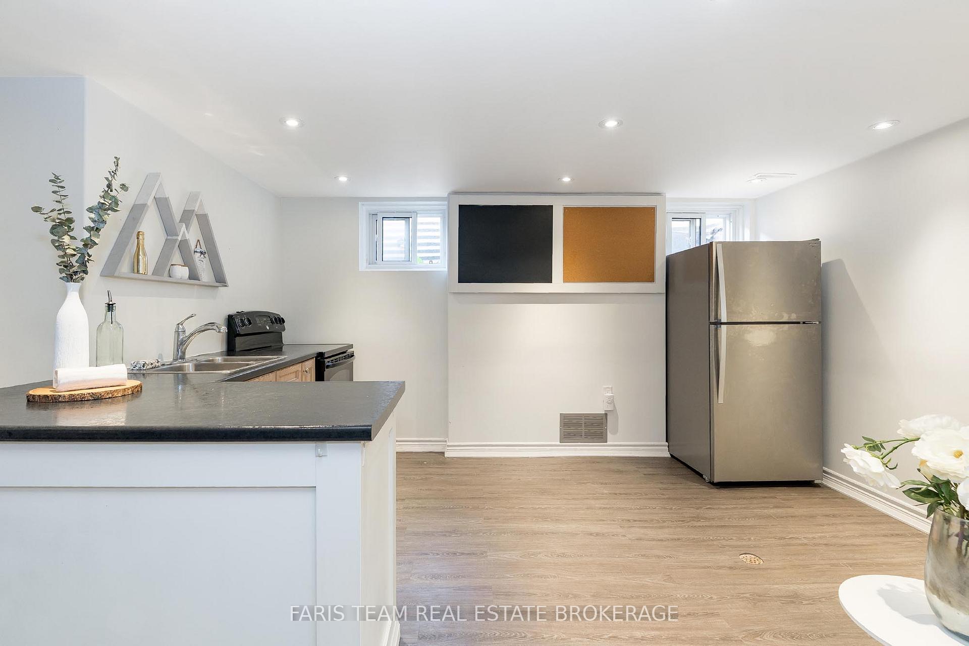Photo 29 of 32 Burbank Place, Barrie, Wellington — HOMEH