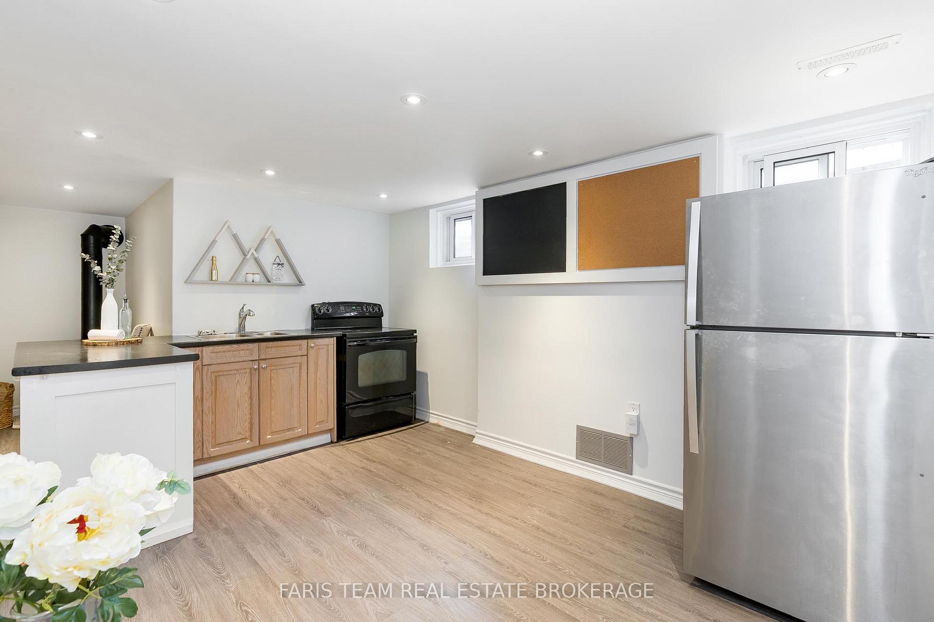 Photo 19 of 32 Burbank Place, Barrie, Wellington — HOMEH