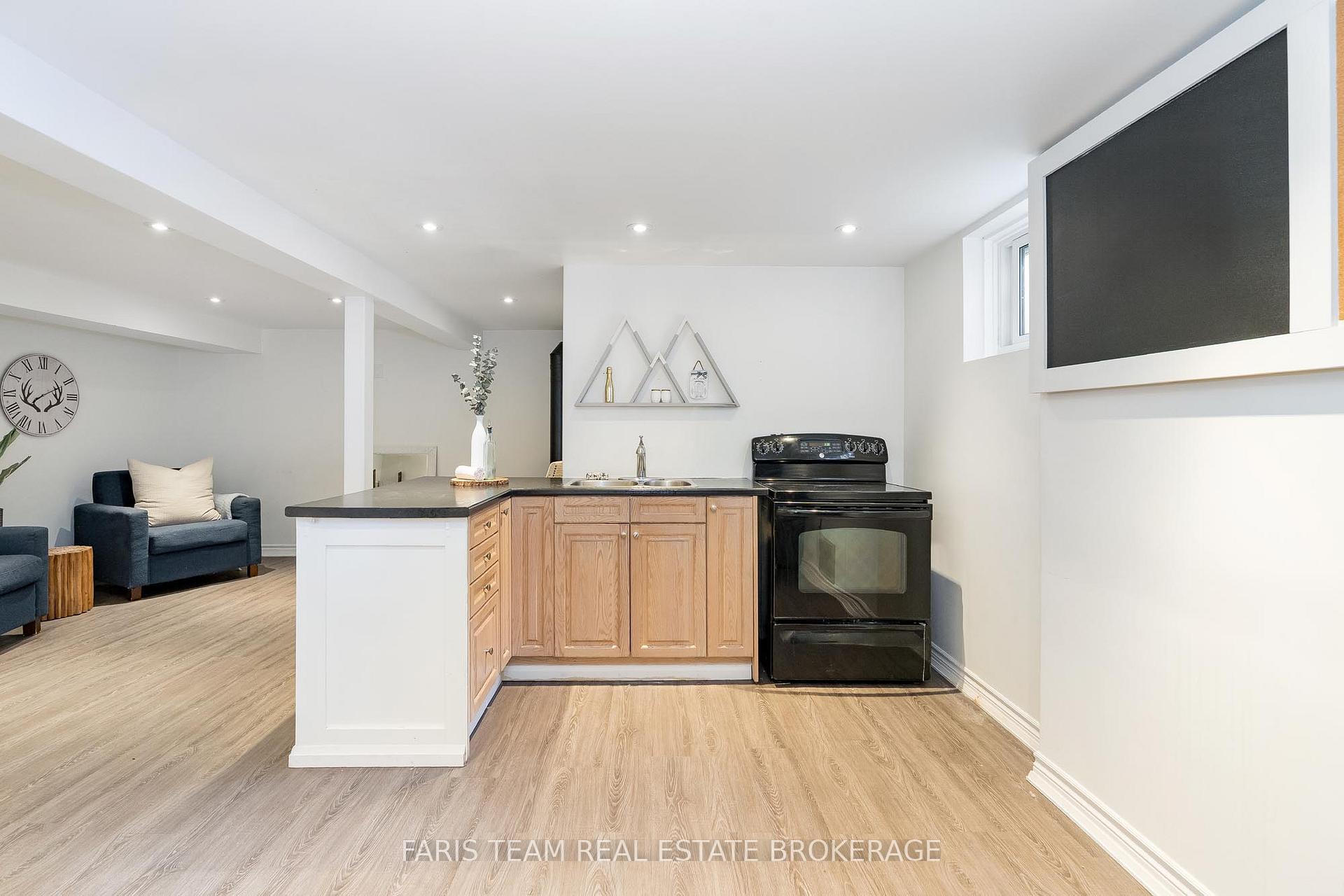 Photo 21 of 32 Burbank Place, Barrie, Wellington — HOMEH