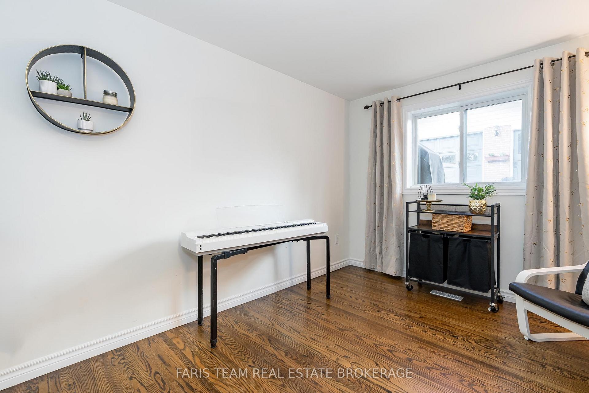 Photo 32 of 32 Burbank Place, Barrie, Wellington — HOMEH