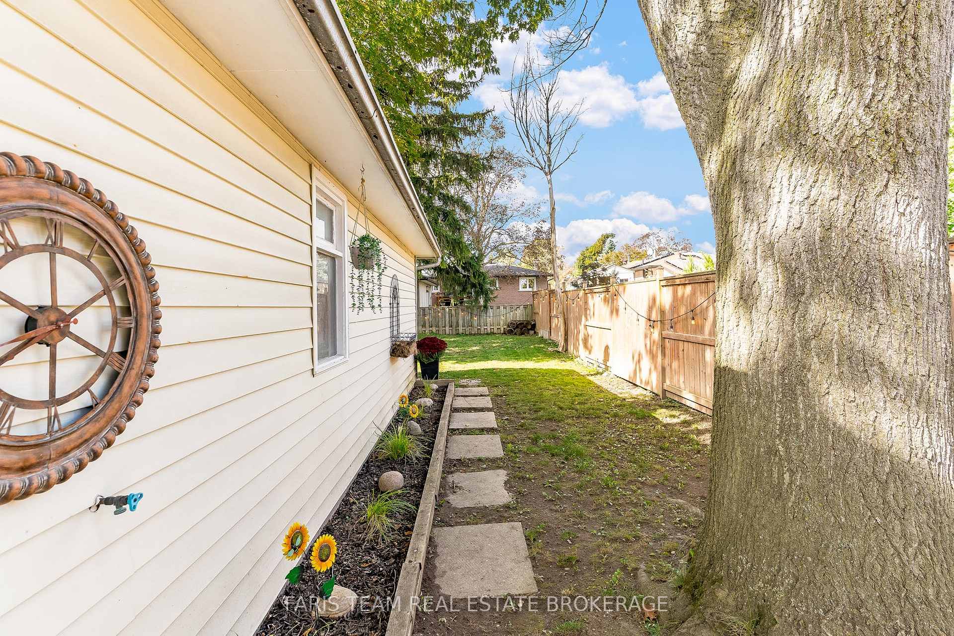 Photo 41 of 32 Burbank Place, Barrie, Wellington — HOMEH