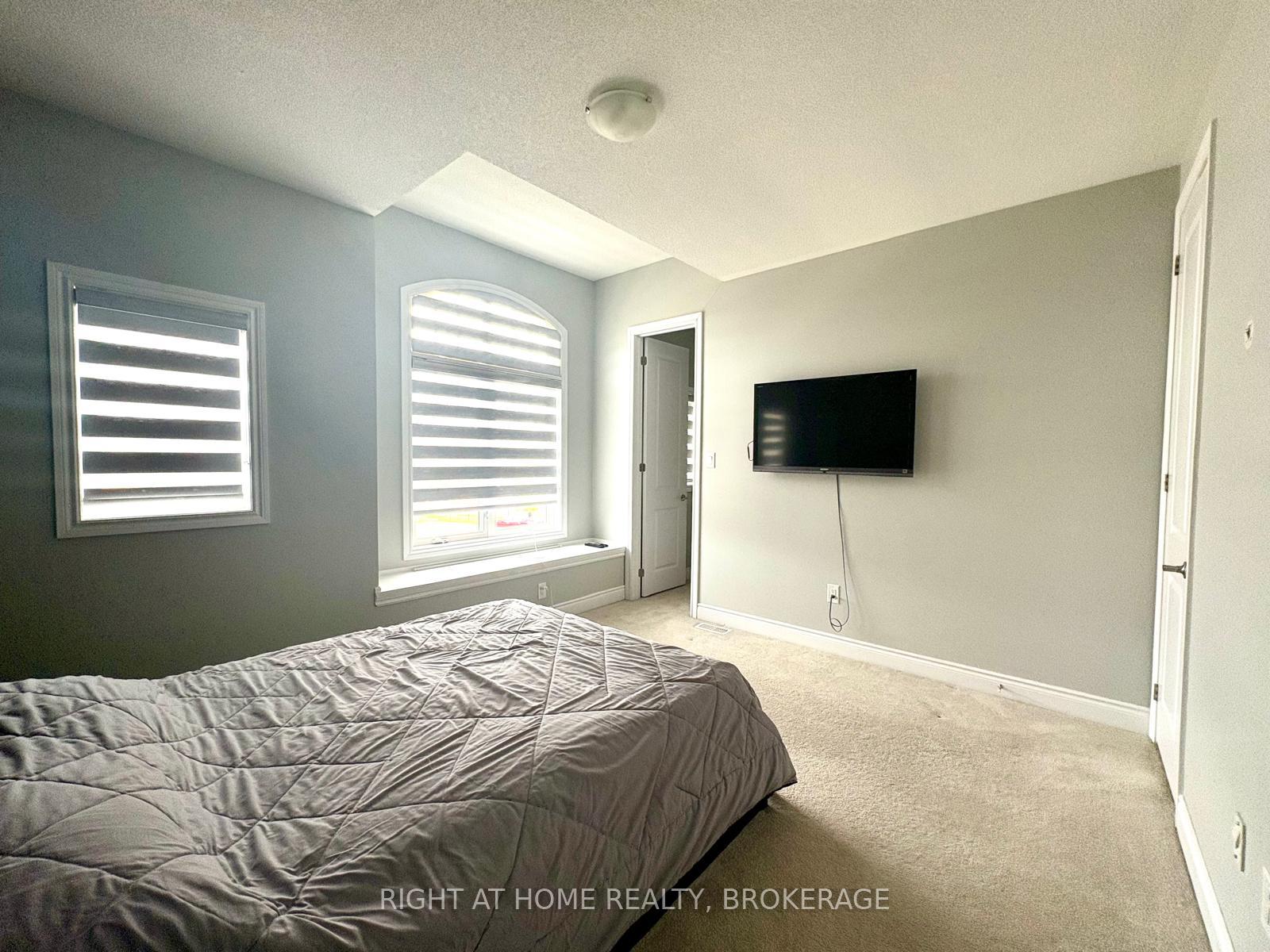 Photo 10 of 24 Point Reyes Terrace, Brampton, Bram West — HOMEH