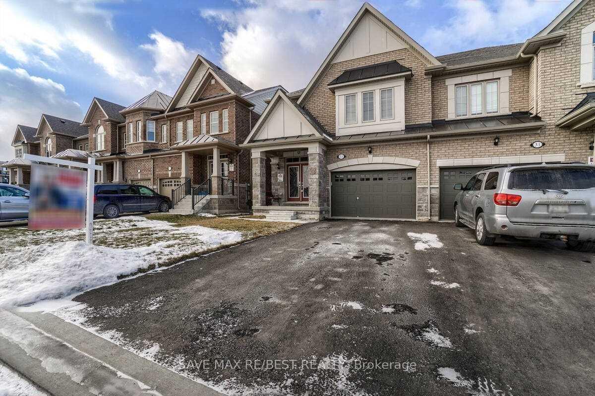 Front of 33 Pearman Crescent