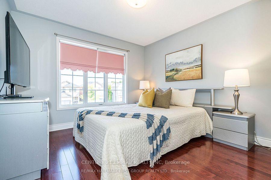 Photo 14 of 17 Perfitt Crescent, Ajax, Central — HOMEH