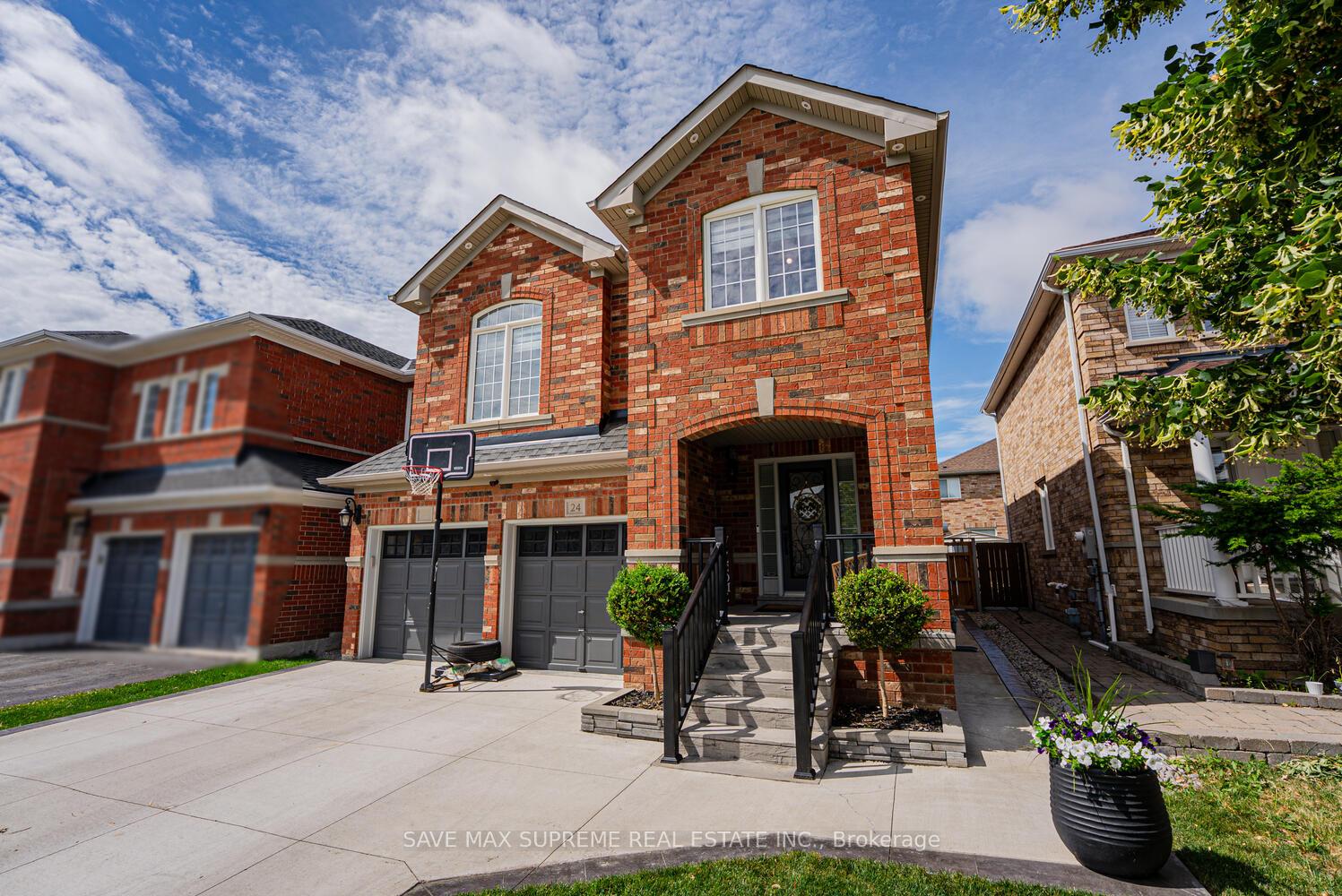 Photo 2 of 24 Silver Egret Road, Brampton, Fletcher's Meadow — HOMEH