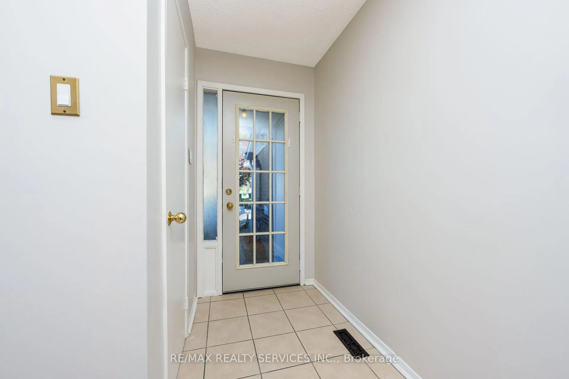 Photo 8 of 79 Royal Salisbury Way, Brampton, Madoc — HOMEH