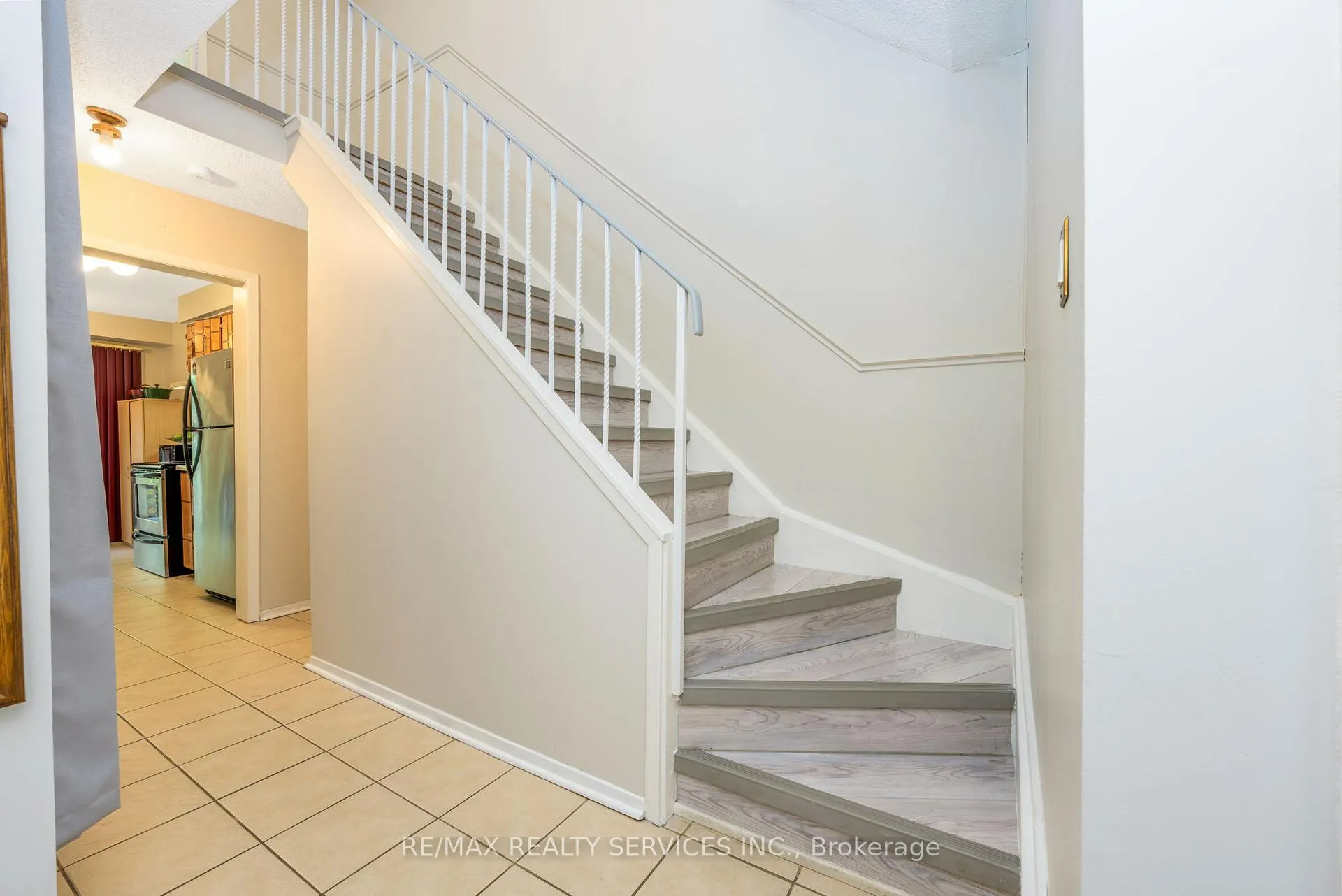 Photo 10 of 79 Royal Salisbury Way, Brampton, Madoc — HOMEH
