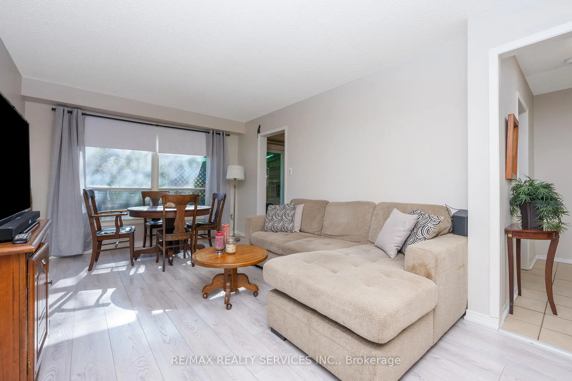 Photo 19 of 79 Royal Salisbury Way, Brampton, Madoc — HOMEH