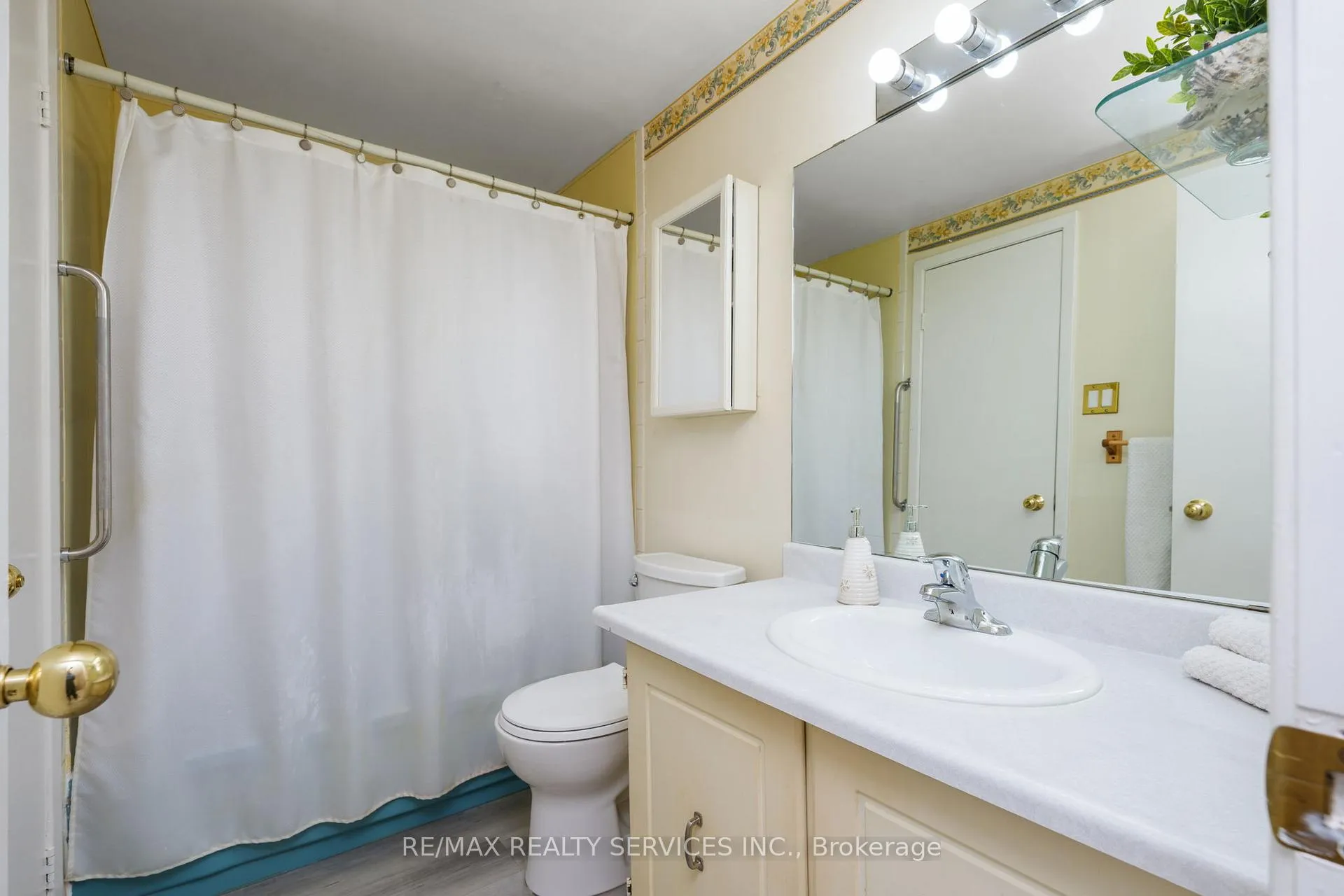 Photo 33 of 79 Royal Salisbury Way, Brampton, Madoc — HOMEH