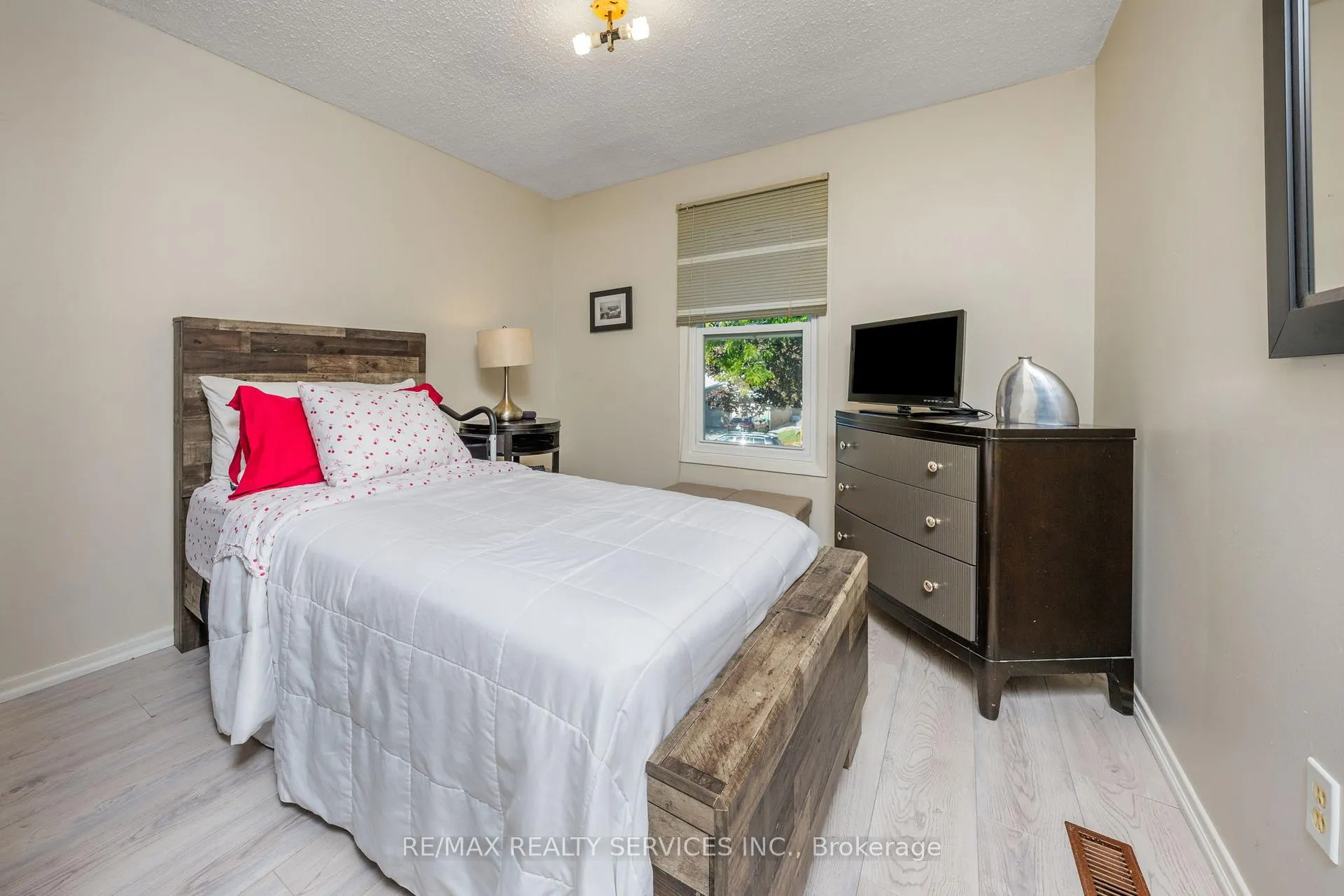 Photo 36 of 79 Royal Salisbury Way, Brampton, Madoc — HOMEH