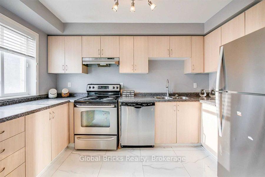 Photo 4 of Unit 84, 84 Spadina Road, Brampton, Brampton West — HOMEH