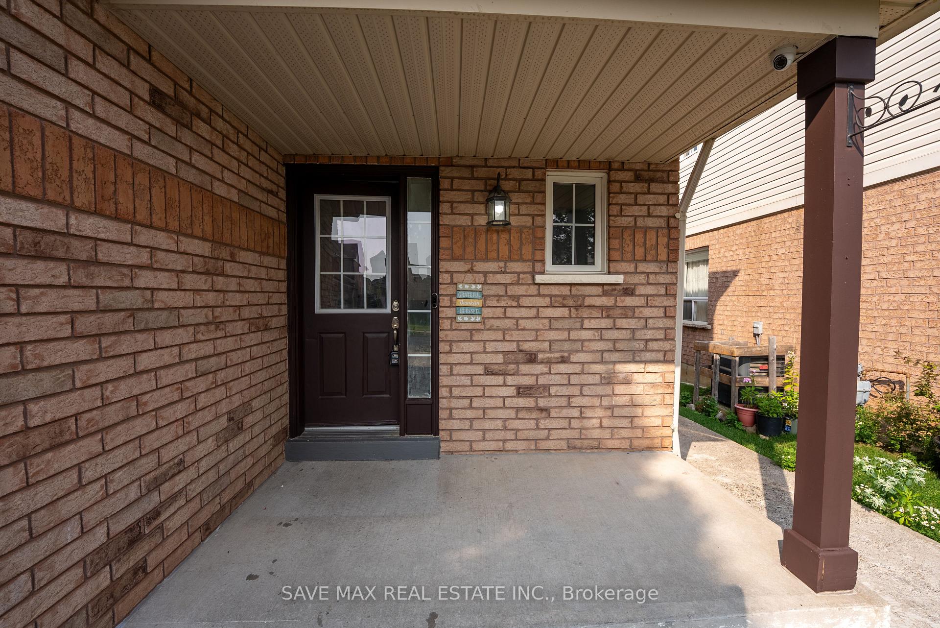 Photo 2 of 33 Heathwood Drive, Brampton, Fletcher's Meadow — HOMEH