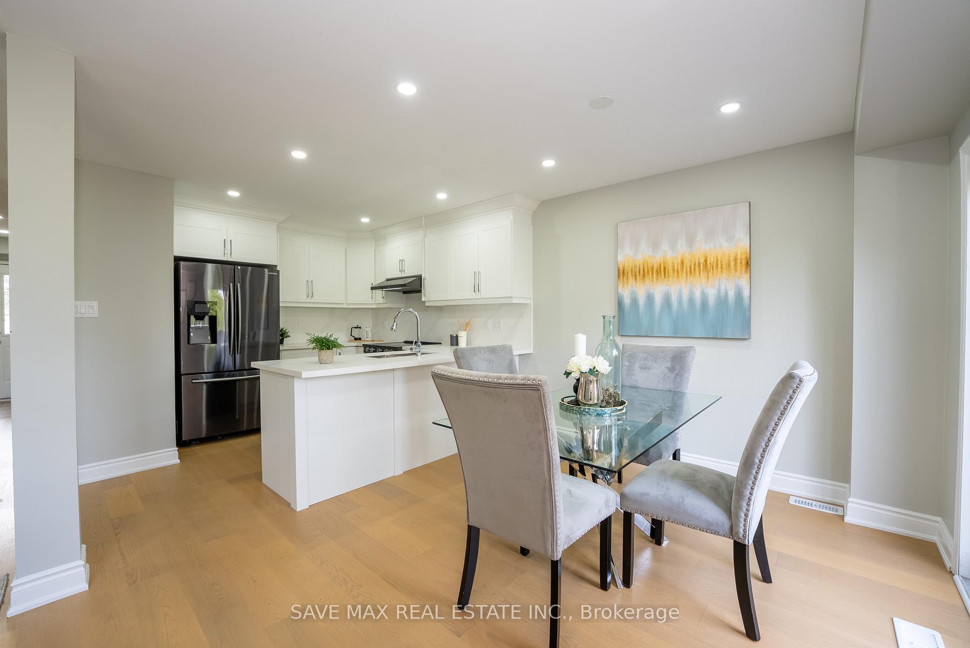 Photo 7 of 33 Heathwood Drive, Brampton, Fletcher's Meadow — HOMEH