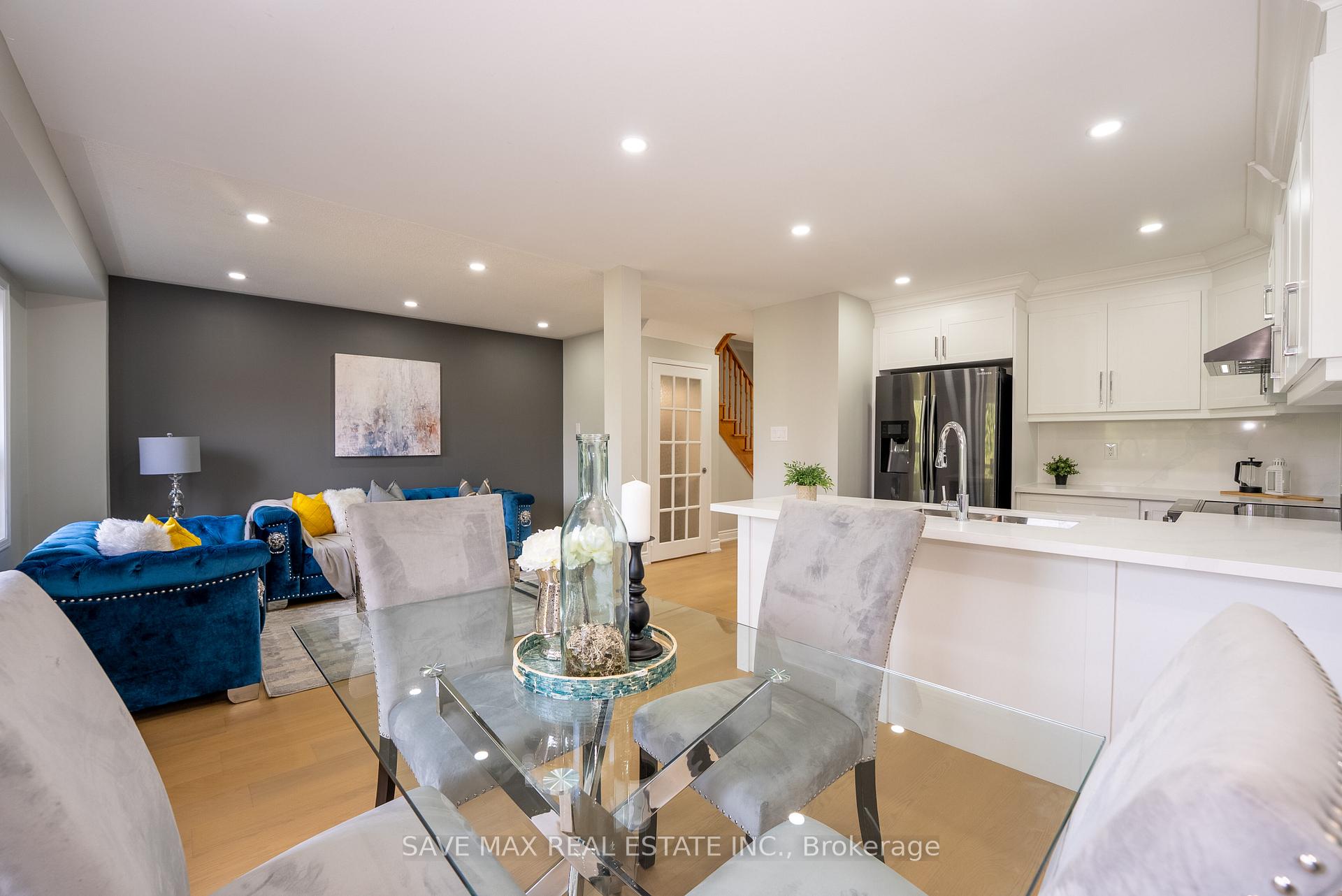 Photo 8 of 33 Heathwood Drive, Brampton, Fletcher's Meadow — HOMEH