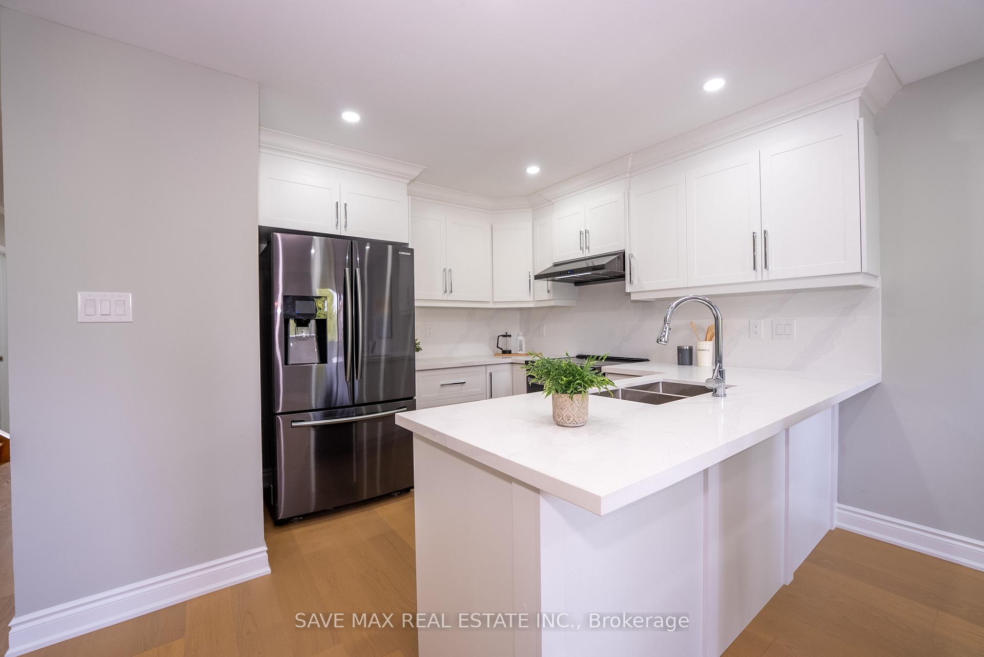 Photo 10 of 33 Heathwood Drive, Brampton, Fletcher's Meadow — HOMEH