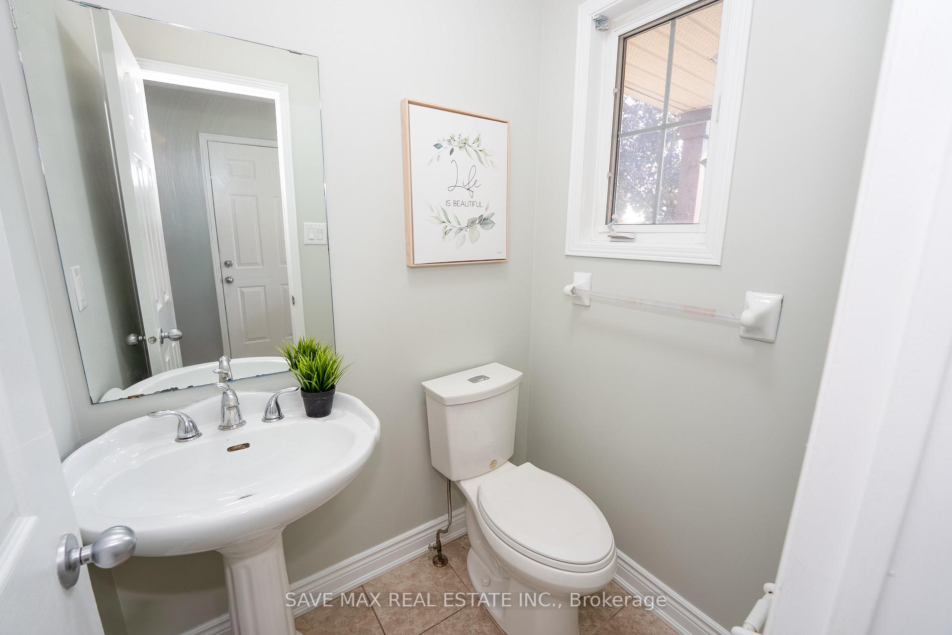 Photo 12 of 33 Heathwood Drive, Brampton, Fletcher's Meadow — HOMEH