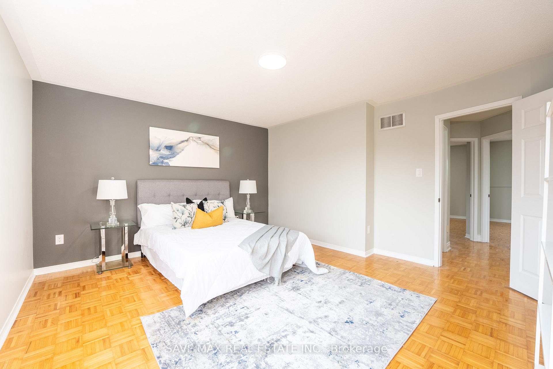 Photo 16 of 33 Heathwood Drive, Brampton, Fletcher's Meadow — HOMEH