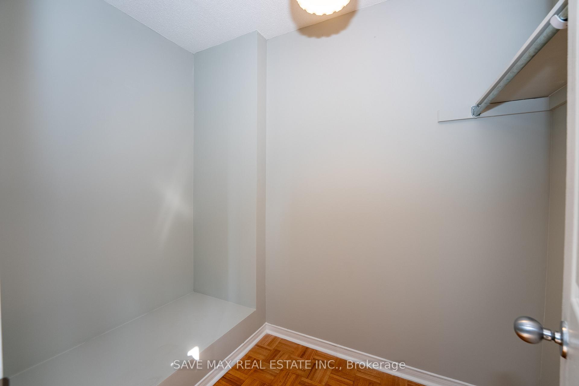 Photo 18 of 33 Heathwood Drive, Brampton, Fletcher's Meadow — HOMEH