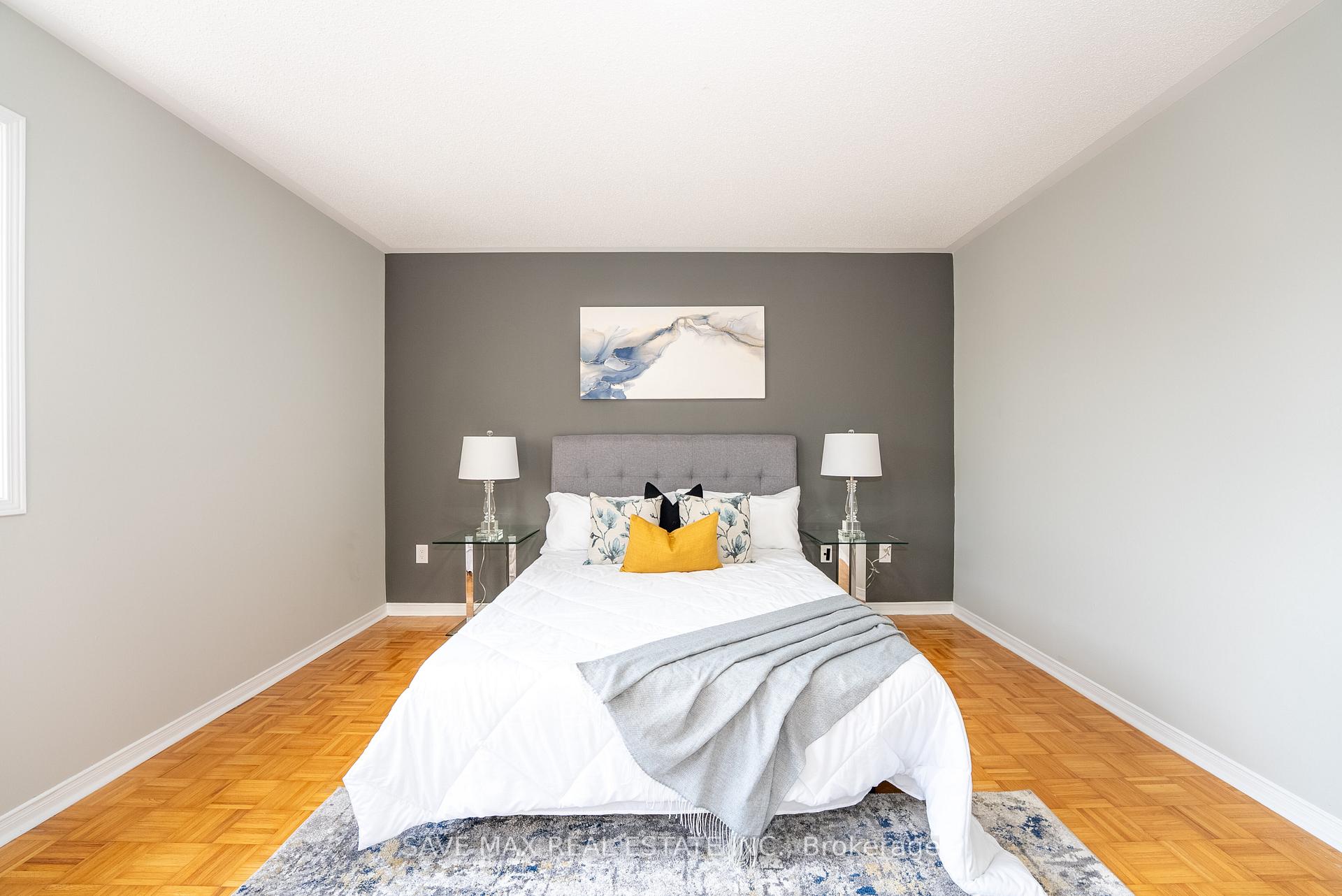 Photo 19 of 33 Heathwood Drive, Brampton, Fletcher's Meadow — HOMEH
