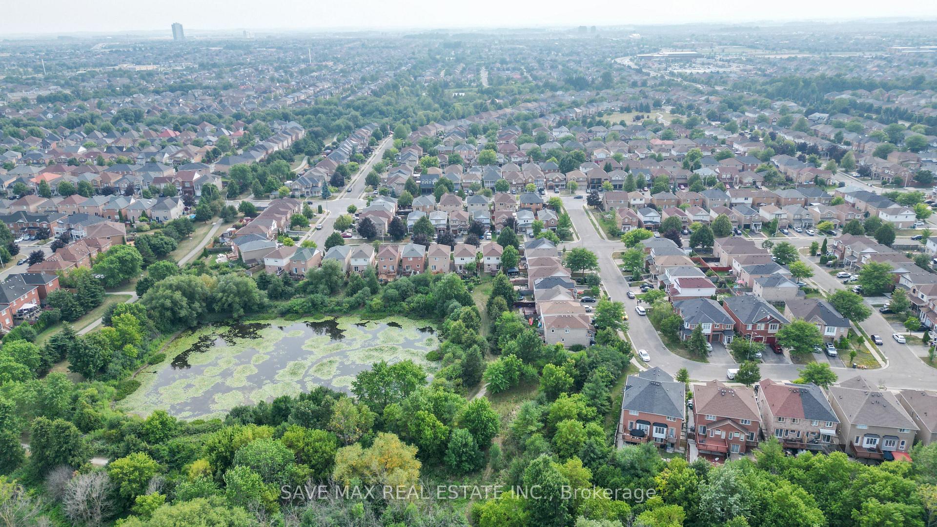 Photo 38 of 33 Heathwood Drive, Brampton, Fletcher's Meadow — HOMEH