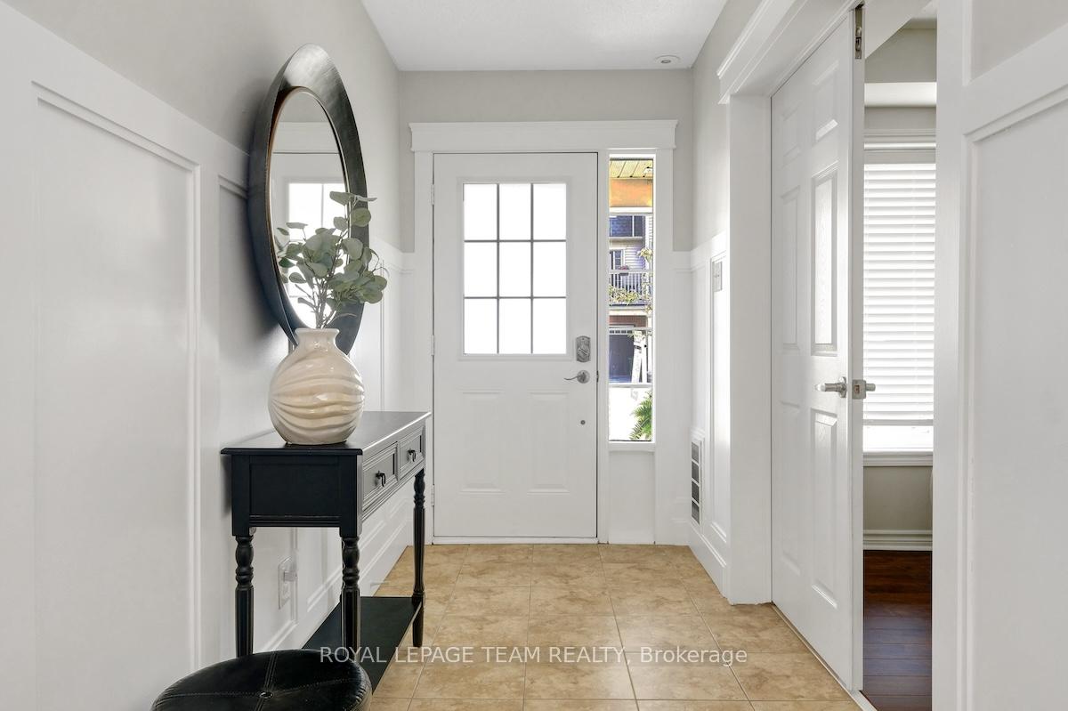 Photo 3 of 2073 Madrid Avenue, Ottawa, Barrhaven - Heritage Park — HOMEH