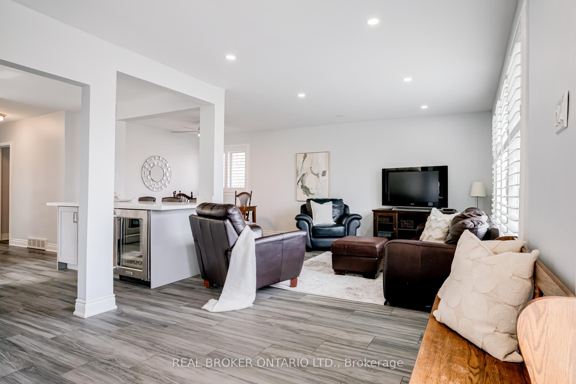 Photo 11 of 50 Epsom Downs Drive, Brampton, Southgate — HOMEH