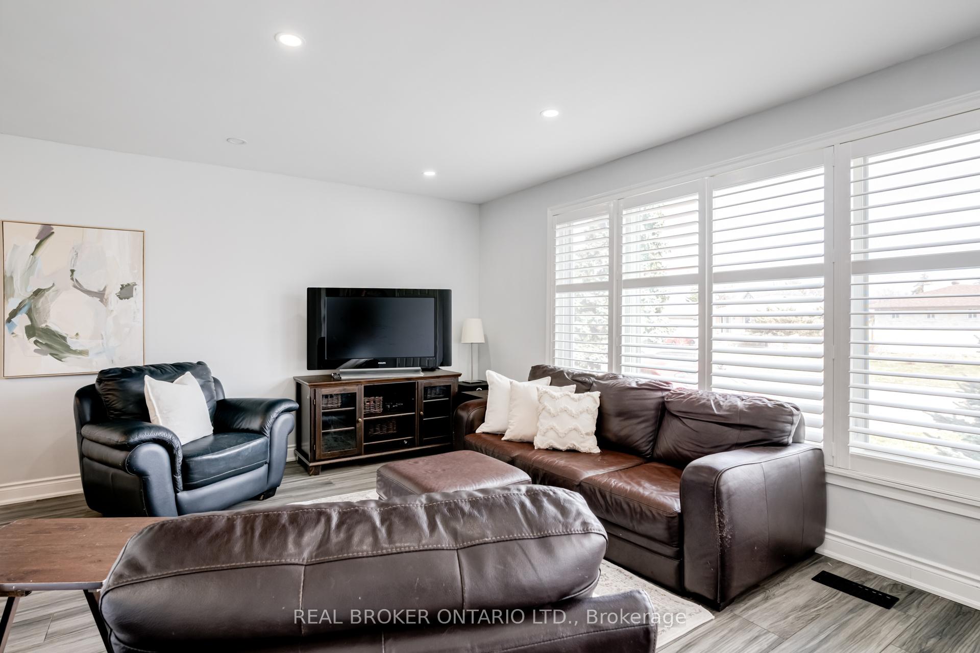 Photo 3 of 50 Epsom Downs Drive, Brampton, Southgate — HOMEH