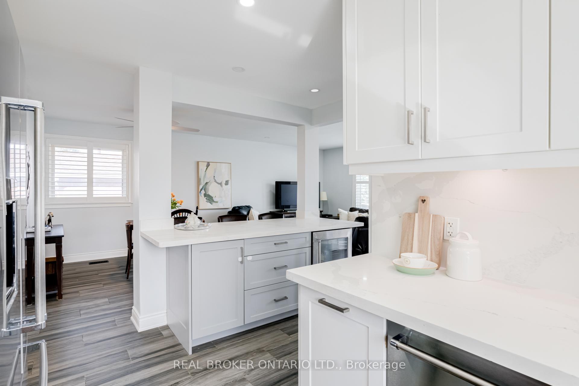 Photo 4 of 50 Epsom Downs Drive, Brampton, Southgate — HOMEH