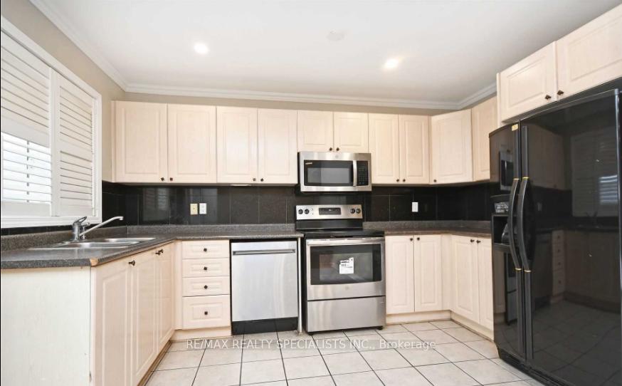 Photo 16 of Unit MAIN & 2ND FLOOR, 8 Leagate Street, Brampton, Fletcher's Meadow — HOMEH