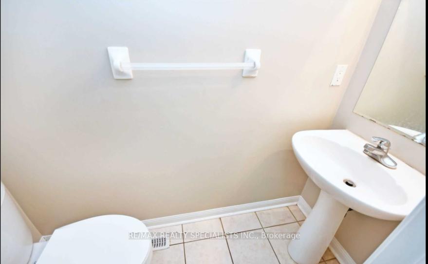 Photo 3 of Unit MAIN & 2ND FLOOR, 8 Leagate Street, Brampton, Fletcher's Meadow — HOMEH