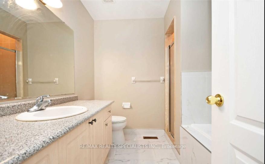 Photo 17 of Unit MAIN & 2ND FLOOR, 8 Leagate Street, Brampton, Fletcher's Meadow — HOMEH