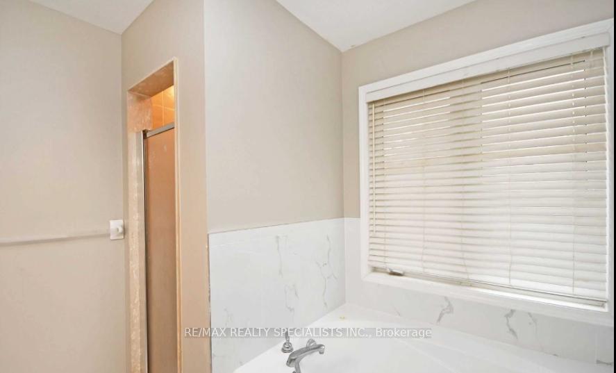 Photo 4 of Unit MAIN & 2ND FLOOR, 8 Leagate Street, Brampton, Fletcher's Meadow — HOMEH