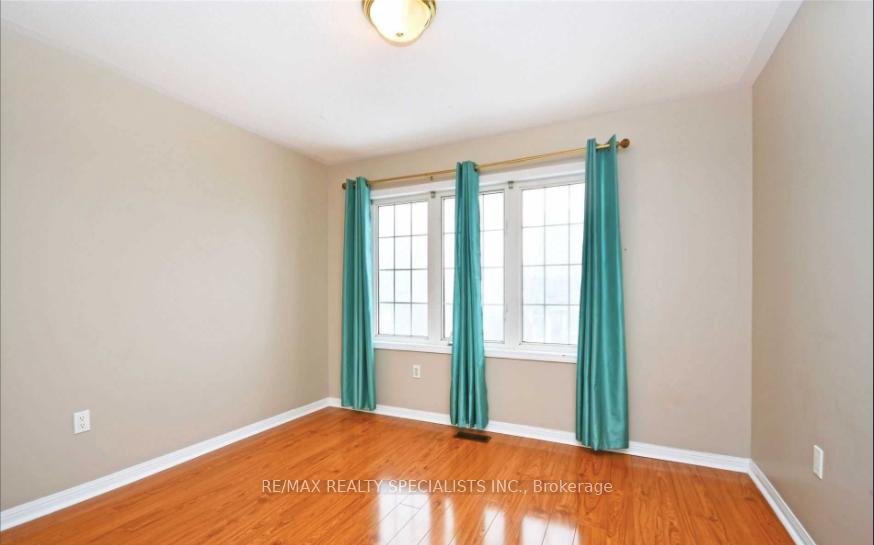 Photo 6 of Unit MAIN & 2ND FLOOR, 8 Leagate Street, Brampton, Fletcher's Meadow — HOMEH