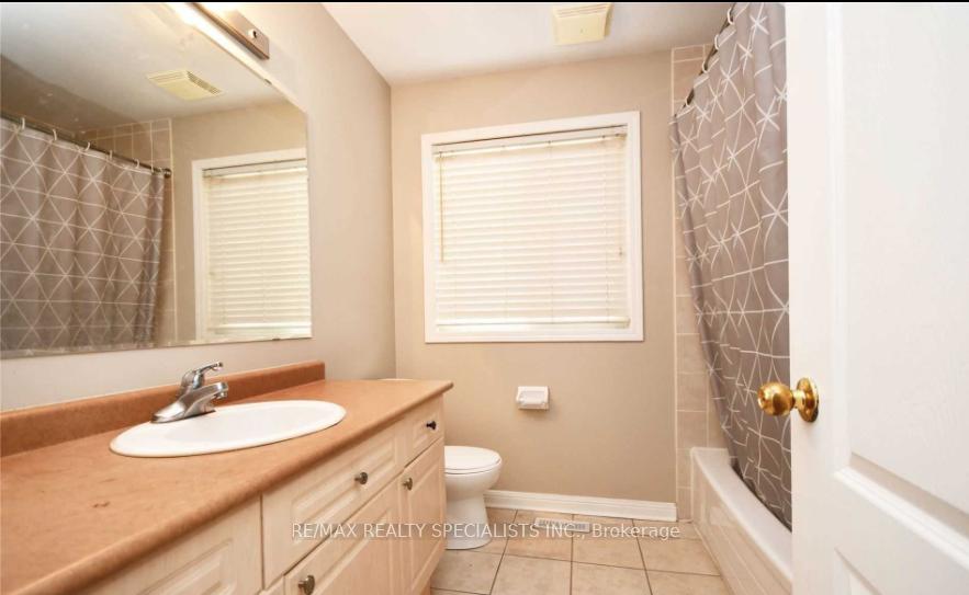 Photo 12 of Unit MAIN & 2ND FLOOR, 8 Leagate Street, Brampton, Fletcher's Meadow — HOMEH