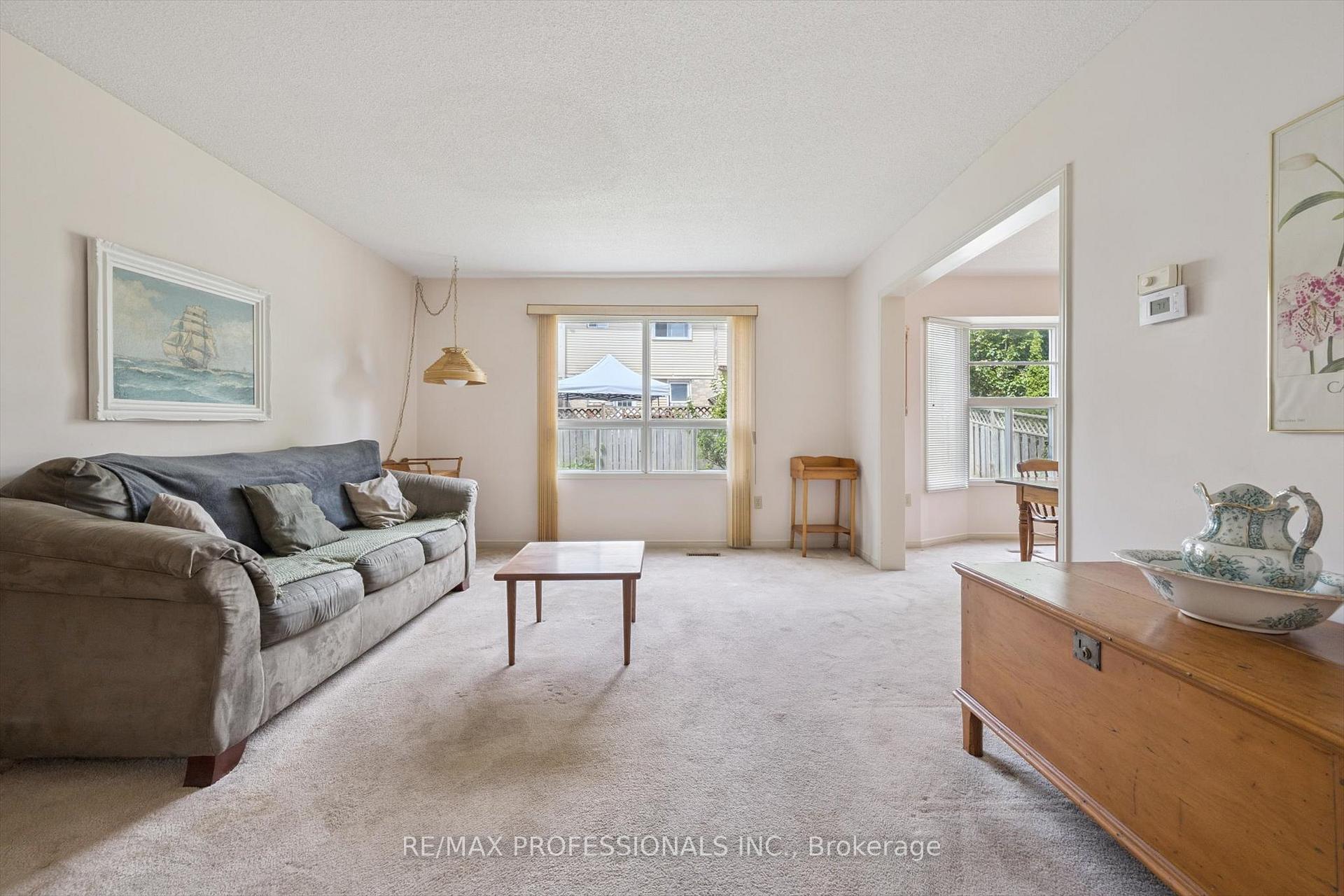 Photo 5 of 26 Killarney Court, Brampton, Heart Lake East — HOMEH